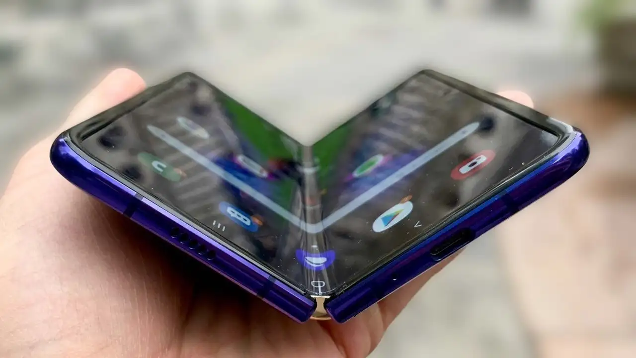 گوشی Samsung Galaxy Fold گوشی به درد نخور و بد سامسونگ